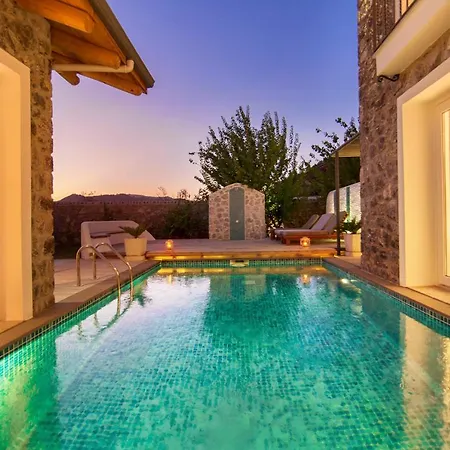 Sleeps 8 With Pool Air Con And Wifi