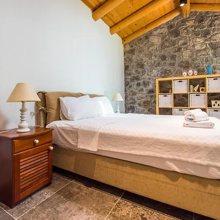 Sleeps 8 With Pool Air Con And Wifi Villa *