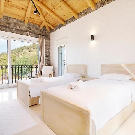 Villa Sleeps 8 With Pool Air Con And Wifi Keciler