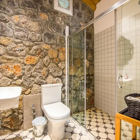 Sleeps 8 With Pool Air Con And Wifi Villa Keciler
