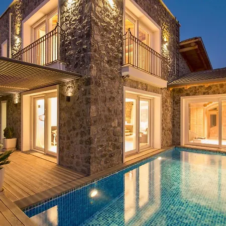Villa Sleeps 8 With Pool Air Con And Wifi